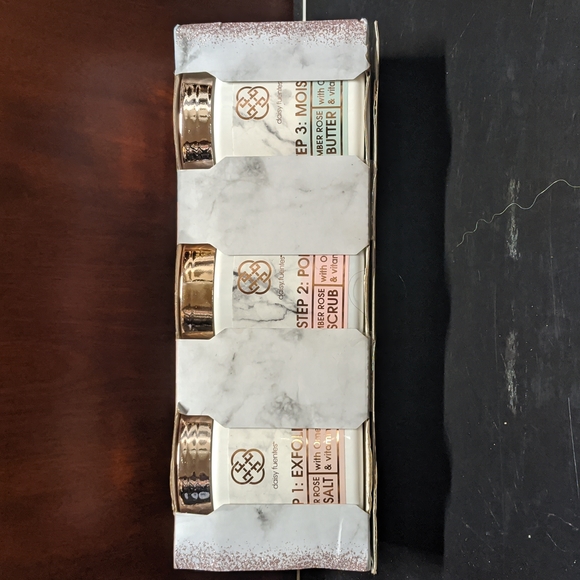 Daisy Fuentes 3-Step Rich Skin Rescue - Picture 1 of 9